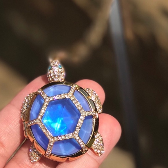 KATE SPADE • Paradise Found Turtle Locket Necklace - Picture 11 of 11